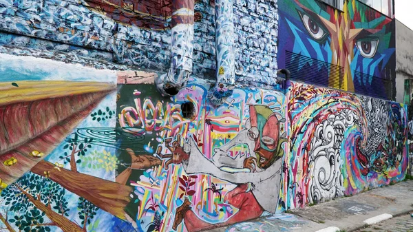 Sao Paulo Sokak Sanatı. Graffiti ve duvar resimleri. Sao Paulo, Brezilya - 21 Temmuz 2016.