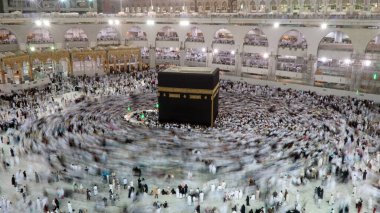 Kabe Mescidi Haram 'da namaz. Mekke, Suudi Arabistan - 30 Mart 2018.