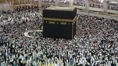 Kabe Mescidi Haram 'da namaz. Mekke, Suudi Arabistan - 30 Mart 2018.
