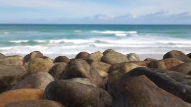 Deniz Arkaplanlı Sahil Kayalıkları