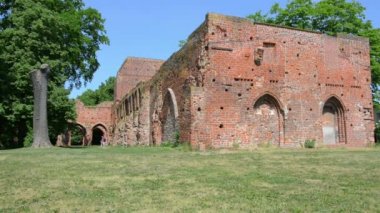 Eldena Harabeleri yaşlı 