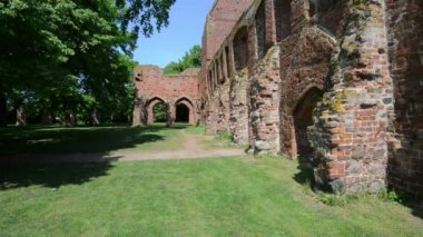 Eldena Harabeleri yaşlı 