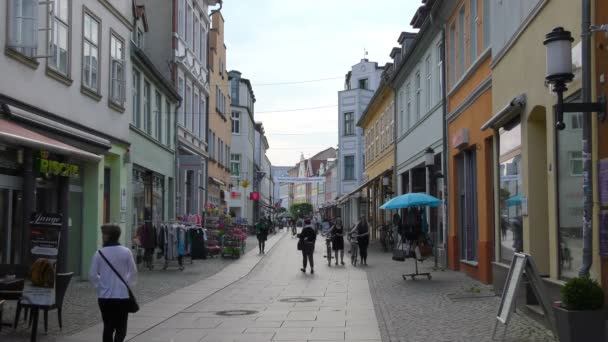Ulicach historycznego centrum. Greifswald — Wideo stockowe