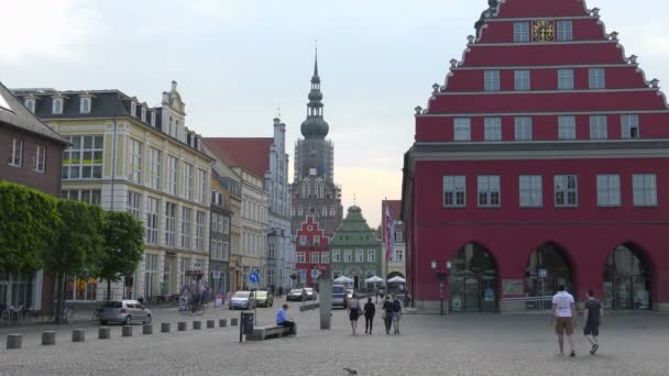 Tarihi merkezi sokaklarında. Greifswald — Stok video