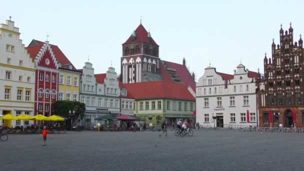 Straten van het historische centrum. Greifswald — Stockvideo