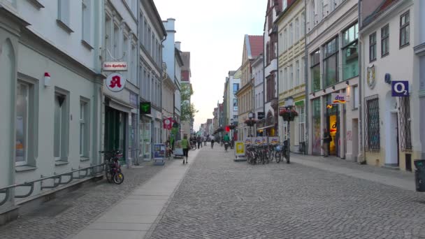 Ruas do centro histórico. Greifswald — Vídeo de Stock