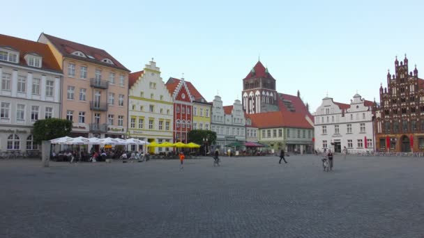 Calles del centro histórico. Greifswald. — Vídeo de stock