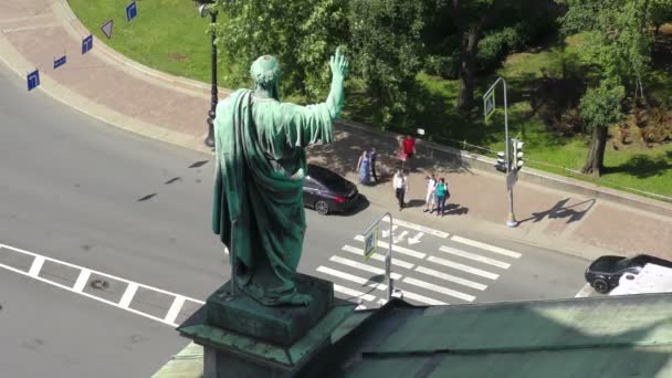 Stadsbilden vy från pelargången i den Isakskatedralen — Stockvideo