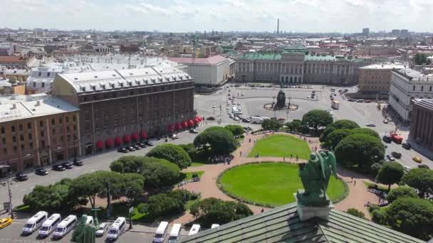 Bronzová jezdecká památník Nicholas i. na náměstí St Isaac — Stock video