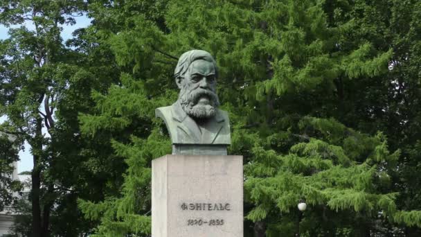 Patung Friedrich Engels — Stok Video