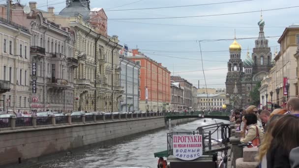 Kyrkan av Frälsaren på spillda blod och Griboedov kanal — Stockvideo