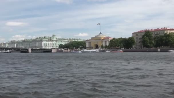 Admiralty building and Winter Palace — Stock Video