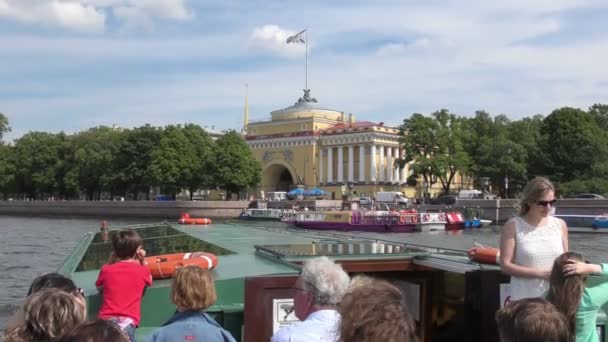 Vatten rundtur i St Petersburg — Stockvideo