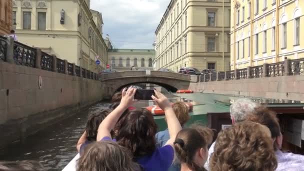 Водный тур по Петербургу — стоковое видео