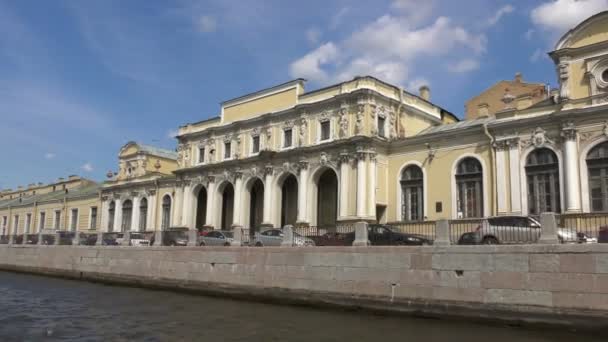 沿这条运河的历史建筑物 — 图库视频影像