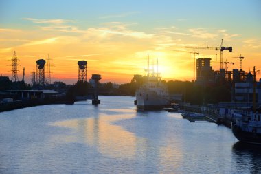  Dünya Okyanusu 'nun rıhtım müzesinde gün batımı. Kaliningrad