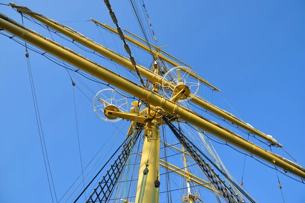 O mastro de um navio à vela — Fotografia de Stock