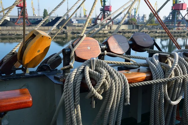 Riggning av ett gammalt segelfartyg — Stockfoto