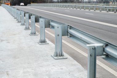 Otoban Köprüsü Emanet bariyer