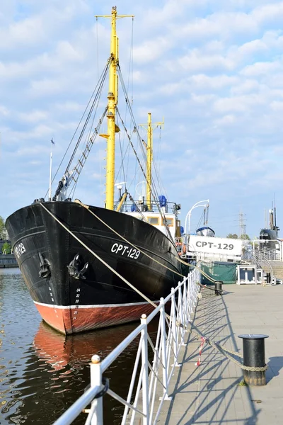 Altes schweres Boot cpt-129 — Stockfoto