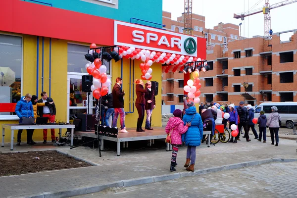 Opening SPAR supermarket. Kaliningrad — Stock Photo, Image