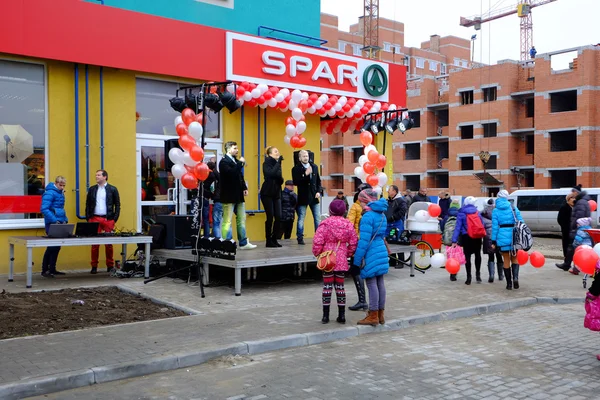 Opening SPAR supermarket. Kaliningrad — Stock Photo, Image