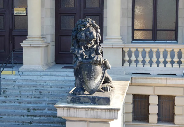 Schwarze Löwenskulptur — Stockfoto