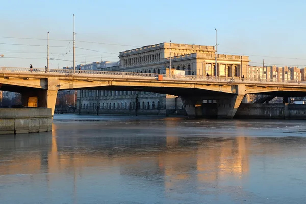 Podniesiony most nad rzeką Pregołą — Zdjęcie stockowe