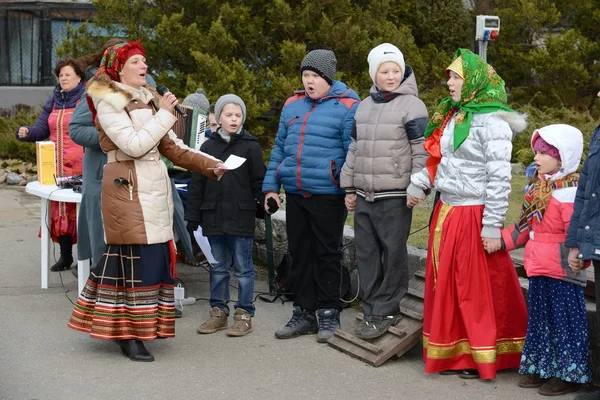 Ryska folket firar Fastlagen — Stockfoto