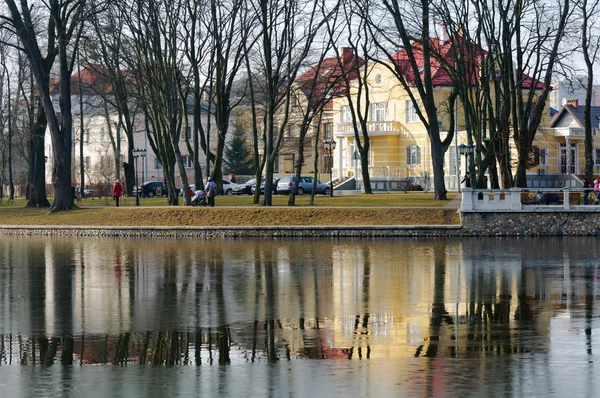 Nábřeží jezera v Kaliningradu — Stock fotografie