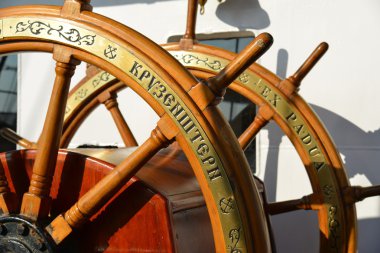 Balıkçı limanı Kruzenshtern direksiyon.