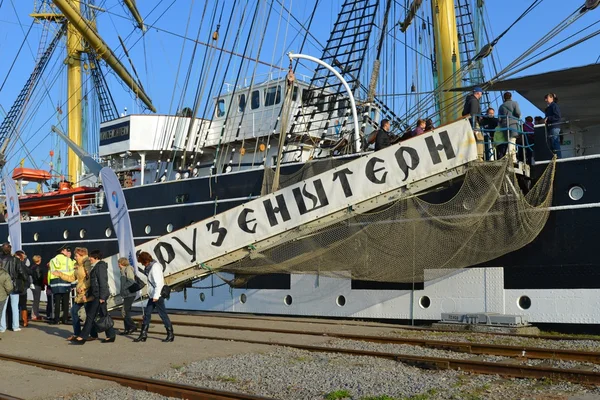 Nave russa alta Kruzenshtern, nel porto di pesca. Kaliningrad — Foto Stock