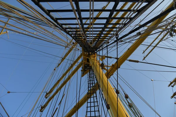 Russische tall ship Kroezensjtern, in de vissershaven. Kaliningrad — Stockfoto