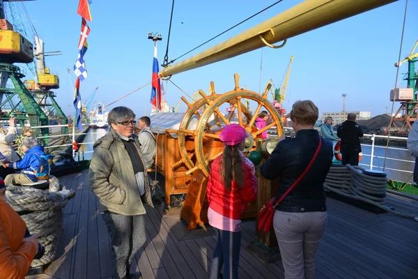 Nave russa alta Kruzenshtern, nel porto di pesca. Kaliningrad — Foto Stock