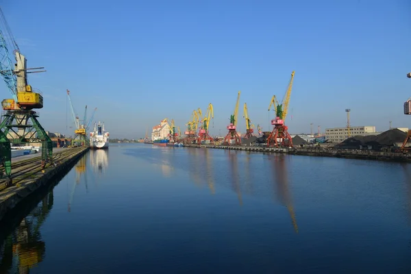 Rosyjski żaglowiec Kruzenshtern, w porcie rybackim. Kaliningrad — Zdjęcie stockowe