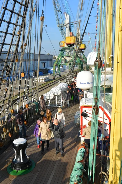Kruzenshtern ex Padova, v rybářského přístavu. Kaliningrad — Stock fotografie