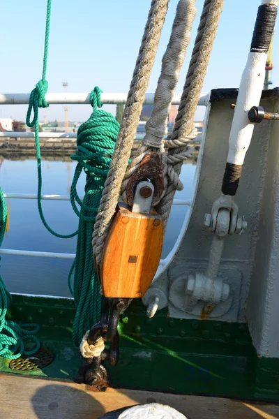 Kruzenshtern in the Fishing port. — Stock Photo, Image