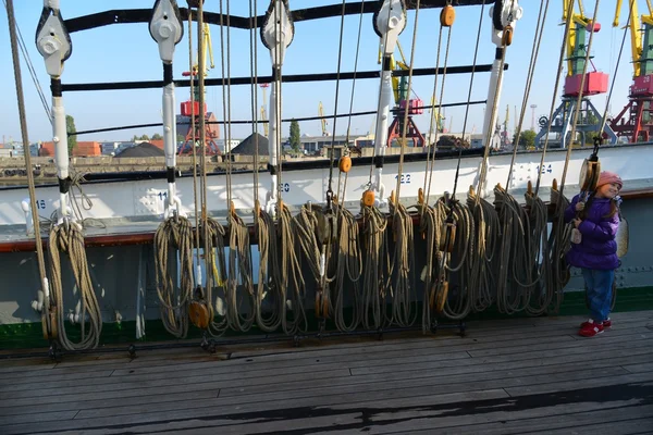Kruzenshtern en el puerto pesquero . —  Fotos de Stock