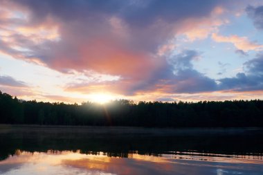 gün batımı göl sahnesinde