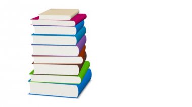 Beyaz Arkaplan Üzerine Yığılmış Kitaplar