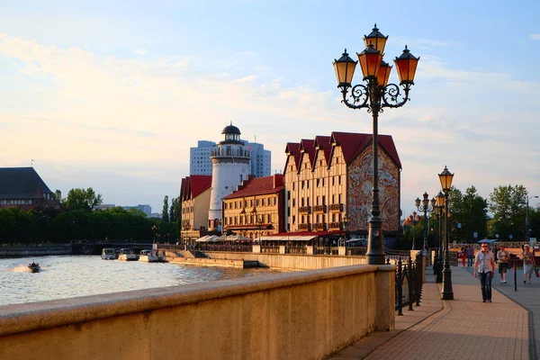 Kaliningrad. Böschung des Fischerdorfes — Stockfoto