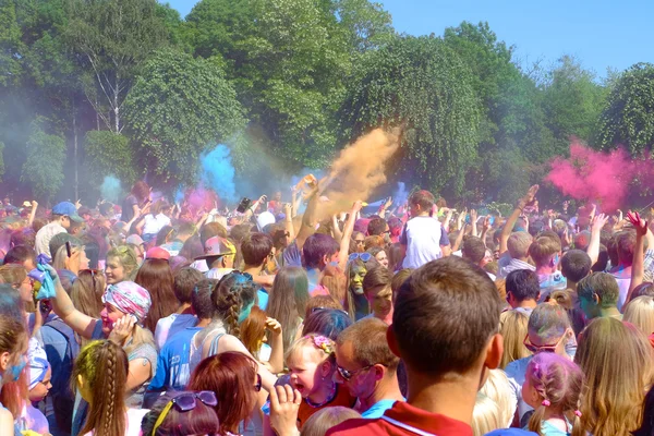 Holi Festival of Colors. Kaliningrado, Rússia — Fotografia de Stock