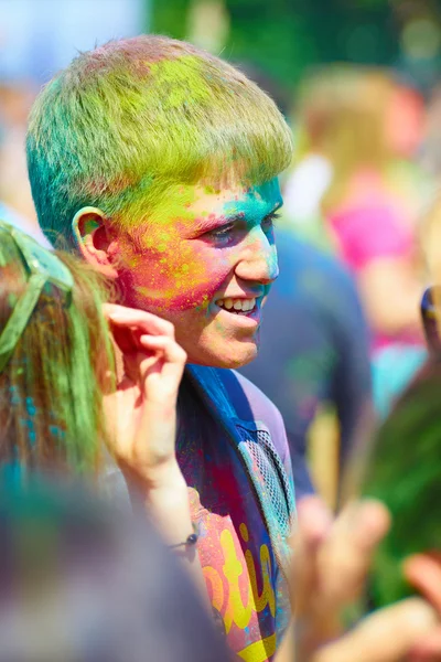 Holi φεστιβάλ των χρωμάτων. Καλίνινγκραντ, Ρωσία — Φωτογραφία Αρχείου