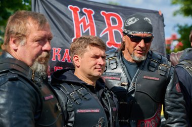 motosiklet ve rahip ilk geçit kaliningrad