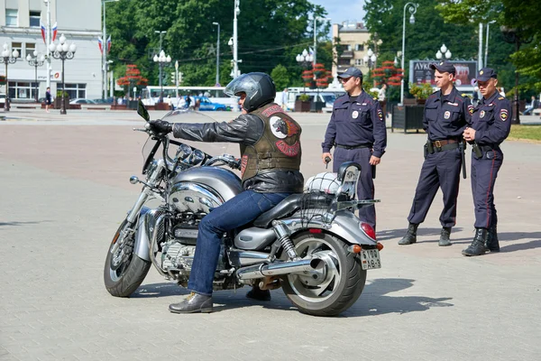 First in Kaliningrad procession on motorcycles and priest — Stock Photo, Image