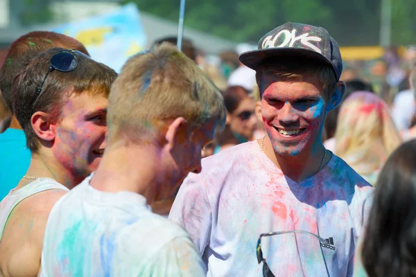 Holi φεστιβάλ των χρωμάτων. Καλίνινγκραντ, Ρωσία — Φωτογραφία Αρχείου