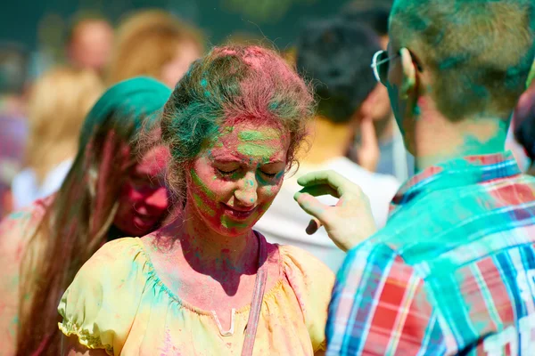 Holi φεστιβάλ των χρωμάτων. Καλίνινγκραντ, Ρωσία — Φωτογραφία Αρχείου