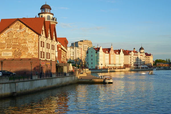 Dijk van het vissersdorp. Kaliningrad — Stockfoto