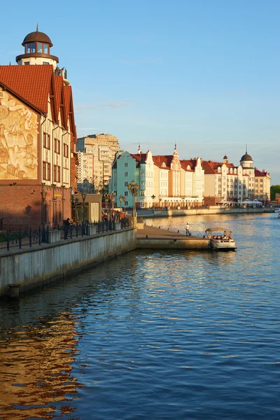 Nábřeží rybářské vesnice. Kaliningrad — Stock fotografie