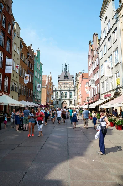 People walking on streets in historical center. Gdansk — Stock Photo, Image